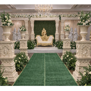 Scène de Mandap ouverte élégante avec piliers de style temple, thème Ganesha, scène de mariage hindou, décoration Roka de style Gujarati classique - Product Image 1
