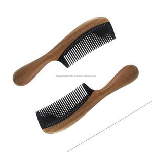 Peignes à cheveux en bois naturel de haute qualité peignes de poche de voyage antistatiques avec logo gravé personnalisables pour un usage domestique - Product Image 1