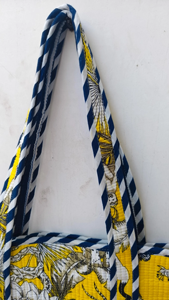 Bolso tote acolchado de algodón con estampado a mano, bolso de hombro bohemio con estampado floral para la playa, bolso tote estampado para viajes y compras - Product Image 4