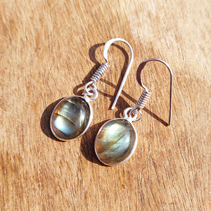 Boucles d'oreilles en pierres précieuses naturelles, bijoux énergétiques pour la méditation, le yoga, l'usage spirituel et personnel, disponibles au meilleur prix - Product Image 4
