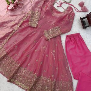 Robe en soie haut de gamme avec pantalon et dupatta pour femme, broderie de fils et de sequins, tenue de soirée ethnique de créateur, entièrement brodée - Product Image 4
