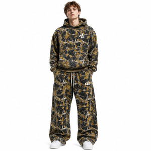Conjuntos de sudaderas con capucha de camuflaje de alto rendimiento, estilo oversize y corte holgado, con estampado de camuflaje forestal personalizado en toda la prenda, y joggers de pierna ancha de felpa de algodón de alto gramaje. - Product Image 1