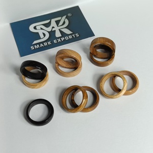 Bagues en bois naturel faites à la main, finition grain naturel, bois massif, bijoux unisexes tendance pour hommes et femmes, cadeaux de mariage - Product Image 6