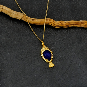 Pendentif Poisson Koi en Calcédoine Bleue Plaqué Or, Sculpté à la Main, Collier Statement en Pierre Précieuse, Bijou Artisanal Vintage Bohème R - Product Image 4