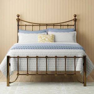 Cadre de lit classique vintage en laiton avec tête de lit décorative, support solide et esthétique intemporelle pour l'intérieur de la chambre - Product Image 6