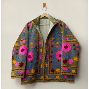 Veste florale brodée pour femme, vêtement d'extérieur en coton vert olive avec broderie folklorique colorée, style bohème ethnique - Product Image 1