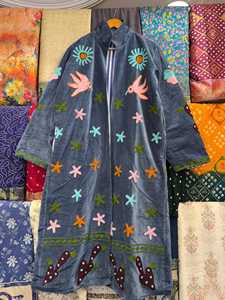 Manteau Suzani en velours brodé, veste de festival bohème, vêtement d'extérieur à motifs floraux et oiseaux, manteau Suzani Love - Product Image 4