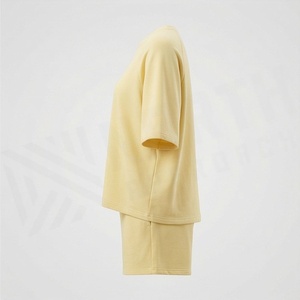 Conjunto de 2 Piezas para Mujer, Camiseta de Manga Corta de Color Sólido Tejida y Pantalones Cortos por Encima de la Rodilla, Cuello Redondo, Corte Holgado, Ropa Casual de Primavera/Verano - Product Image 3