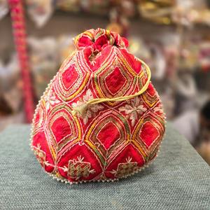 Sac à main traditionnel indien fait à la main en satin pochette de faveur de mariage unisexe pour les demoiselles d'honneur invités pochette à usage quotidien à la mode - Product Image 1