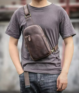 Sac messager vintage en cuir véritable pour homme avec logo personnalisé et chaînes décoratives - Product Image 1