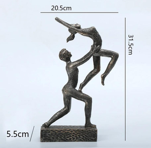 Escultura Artesanal de Pareja Bailando, Estatua Romántica de Hombre Levantando a Mujer, Figura de Resina con Efecto Bronce, Estatua Elegante de Pareja - Product Image 3