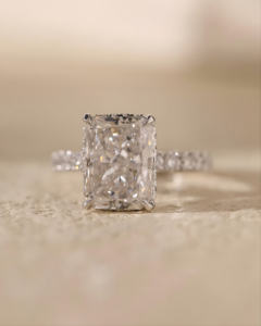 Bague de fiançailles/mariage pour femme, style vintage, or jaune 14 carats, diamant de laboratoire taille ovale VS, certifié IGI classique - Product Image 1