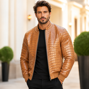 เสื้อแจ็คเก็ตบอมเบอร์หนังลายจระเข้สำหรับผู้ชาย แบรนด์ LEATHER SPOT ระบายอากาศได้ดี สวมใส่สบาย เหมาะสำหรับฤดูร้อน แขนยาว มีโลโก้ที่คอหลัง ดีไซน์ปรับแต่งได้ - Product Image 3