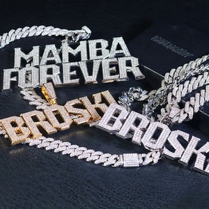 Colgante de Letra de Lujo Estilo Hip Hop con Moissanita Brillante, Colgante de Letra Inicial Personalizado Disponible al Mejor Precio - Product Image 2