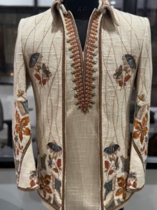 Kurta para hombre con diseño floral y de mariposas bordado, ropa tradicional india y pakistaní para bodas, corte regular. - Product Image 3