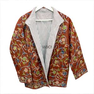 Elegante Chaqueta de Pana Bordada para Mujer, Cuello Mandarín, Bordado Floral, Abrigo Ligero de Pana para Otoño e Invierno - Product Image 1