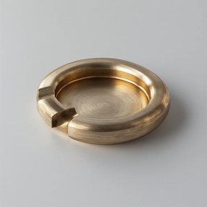 Cenicero de Metal con Acabado Rústico Antiguo, Textura Hecha a Mano, Diseño Ecológico y Duradero para Interiores Vintage - Product Image 1