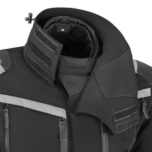 Veste de moto pour tourisme aventure, conçue pour les longues balades, avec poches de rangement, protection contre les intempéries et construction durable. - Product Image 1