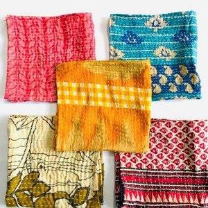 Serviettes de table Kantha en pur coton personnalisées, toutes saisons, multicolores, réutilisables, jetables pour la Saint-Valentin - Product Image 1