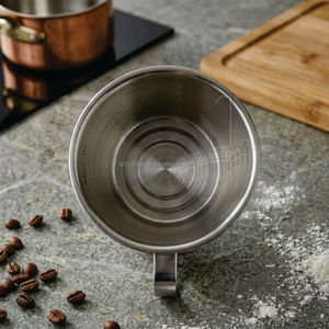 Jarra Medidora de Acero Inoxidable Premium A-1 VERITAS de 0.5L, Taza Graduada con Vertedor, Ecológica y Apta para Lavavajillas - Product Image 4