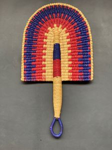 Éventail artisanal en paille Bolga, design élégant, tissage géométrique multicolore, écologique, pour l'été, la plage et les fêtes - Product Image 2