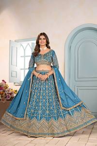 ชุดเลเฮนกาปักลายลึกแบบทันสมัยนี้เป็นการผสมผสานความสง่างามและความประณีตแบบดั้งเดิมอย่างลงตัว สร้างสรรค์ขึ้นเพื่อให้คุณเปล่งประกายในทุกงานปาร์ตี้ - Product Image 6