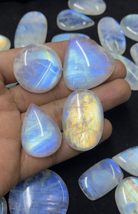 ขายส่งคริสตัลลาบราดอไรต์สีขาวประกายฟ้าขนาดใหญ่คุณภาพสูงจากหินมูนสโตนสีรุ้งธรรมชาติ สำหรับทำเครื่องประดับเงิน - Product Image 2