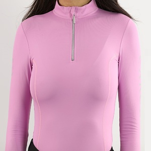 Chemise de compétition équestre de haute qualité, extensible dans 4 directions, en tissu technique doux au toucher, idéale pour la compétition et les spectacles. - Product Image 1