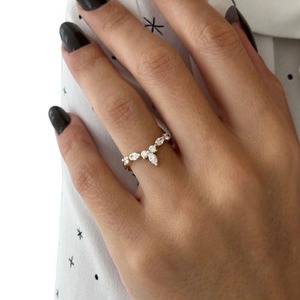 Anillo de Boda Delicado con Diamante Cultivado en Laboratorio con Corte Marquesa de Lujo en Oro de 14K, 18K o Platino - Product Image 2