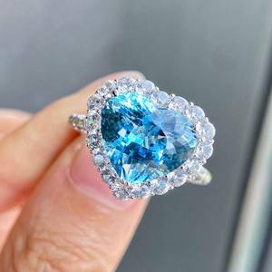 แหวนอะความารีนทรงหัวใจประดับเพชรรอบวง ทองคำขาว 18K งานแฮนด์เมด สำหรับหมั้นและแต่งงาน เครื่องประดับชั้นดี ของขวัญสำหรับผู้หญิง สวยสง่า - Product Image 4