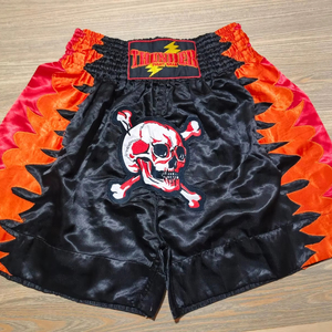 Shorts de Muay Thai respirants, très vendus, en tissu doux et confortable pour les arts martiaux, la salle de sport et les séances d'entraînement. - Product Image 1