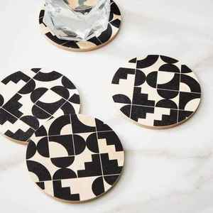 Wooden Coaster Set <b>Round</b> Checkered Design Heat Resistant <b>Mats</b> & Pads 4 pcs Modern Style Table Accessory - Product Image 5