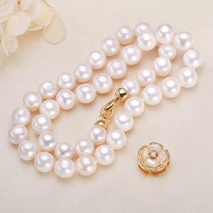 Collier haut de gamme pour femme Zhuji, léger, luxueux, avec pendentif en perle d'eau douce et chaîne de clavicule à pompon papillon, vente en gros - Product Image 3