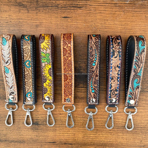 Elegante Llavero de Cuero con Correa de Muñeca Labrado con Plumas en Turquesa y Blanco, Accesorios de Cuero con Estampado Floral en Relieve, Llaveros Bonitos - Product Image 4