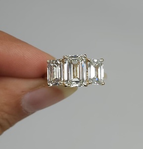 Anillo de Diamante Cultivado en Laboratorio de 4 Quilates en Oro Chapado de 18K |   Anillo de Compromiso de Lujo con Certificado IGI |   Elegante Joyería de Regalo para Novia - Product Image 5