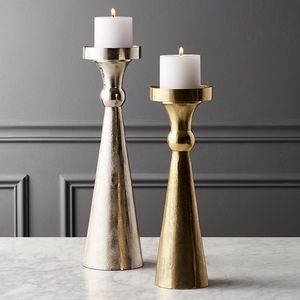 Porte-bougie décoratif en aluminium, décoration métallique haut de gamme pour un espace de vie luxueux et une table à manger contemporaine. - Product Image 2