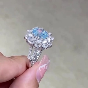 Anillo de Compromiso con Diamante Ovalado Azul de 5 Quilates, Certificado por IGI, Cultivado en Laboratorio, Forma Floral, Oro Blanco de 14K, Anillo de Promesa - Product Image 2