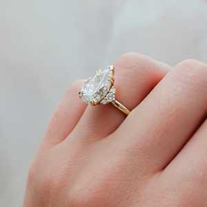 Luxury 18K Real <b>Gold</b> 3 Carat Pear Diamond <b>Ring</b> Wholesale Three Stone Proposal <b>Ring</b> CVD HPHT Lab Grown Diamond <b>Ring</b> Manufacturer - Product Image 3