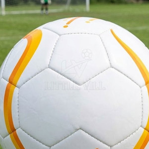 Balón de Fútbol de Alta Calidad, Personalizable, Ligero, Cómodo, Superficie Impermeable, Diseño de Paneles Duraderos para Exteriores - Product Image 6