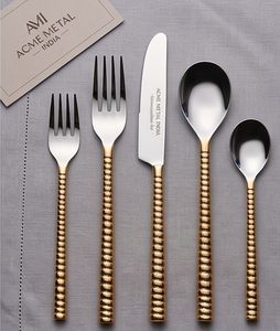 ชุดช้อนส้อมสแตนเลสเคลือบทองคำแท้ ดีไซน์หรูหราจาก Acme Metal พร้อมด้ามจับประดับลูกปัด เหมาะสำหรับงานแต่งงาน ร้านกาแฟ และร้านอาหาร - Product Image 1
