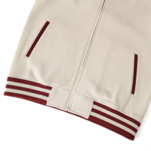 Chaqueta Varsity Premium Delta Crema y Marrón de Chenilla para Mujer, Estilo Griego, Chaqueta Universitaria - Product Image 3