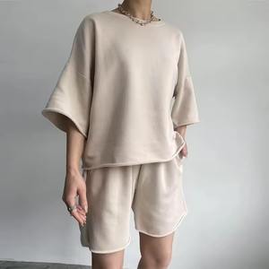 Conjunto de Camiseta y Pantalones Cortos de Verano de Dos Piezas, 100% Algodón, de Secado Rápido, con Logotipo Personalizado para Mujer - Product Image 3