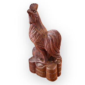 La statue du coq est exquisamment sculptée en bois de Huong. - Product Image 3