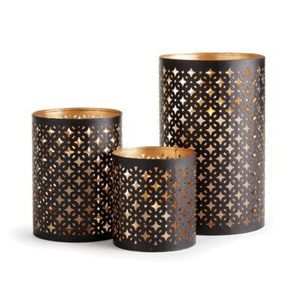 Porte-bougies en métal minimaliste, de forme contemporaine, pour des maisons modernes, offrant une lumière sereine et une harmonie visuelle. - Product Image 2