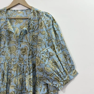 Vestido Mini Estilo Kyra Chinoiserie con Estampado Floral Hecho a Mano, Cuello en V, Manga 3/4, Encaje y Dobladillo con Volantes, de Algodón Ecológico - Product Image 4