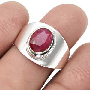 Belle bague en rubis de forme ovale, disponible en argent sterling 925 massif, sertie de pierres, bijoux bohèmes à prix raisonnable. - Product Image 4