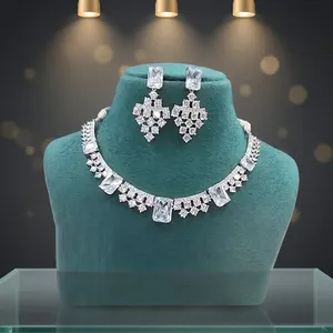 Conjunto de Collar y Pendientes de Cristal Plateado, Joyería Geométrica con Circonitas Cúbicas de Corte Esmeralda para Mujer, Estilo Clásico para Boda - Product Image 5