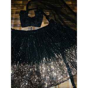 Robe de mariée modeste de créateur, magnifique lehenga choli avec dupatta pour les fêtes et les occasions spéciales - Product Image 6