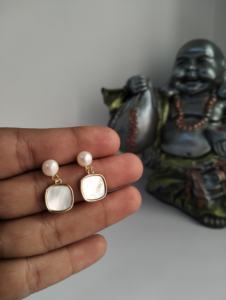 Pendientes de Perlas de Agua Dulce y Madreperla, Chapados en Oro, Antideslustre, Fabricante y Proveedor de Joyería al por Mayor - Product Image 6