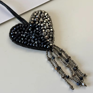 Nuevo Llavero Decorativo Personalizado de Lujo, Moderno y Elegante, con Cuentas de Aleación Hechas a Mano y Bordado de Cereza - Product Image 1